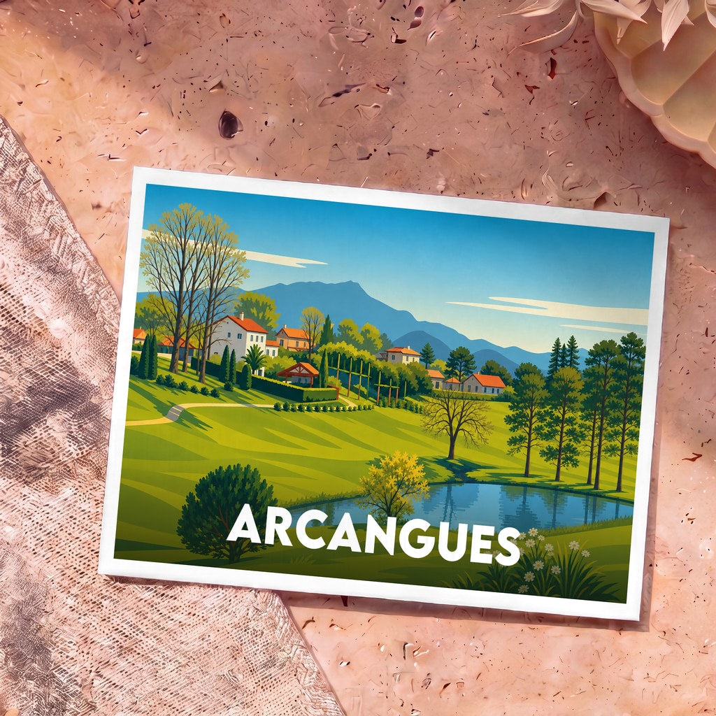 Carte postale souvenir d'Arcangues avec une illustration colorée et stylisée représentant le paysage verdoyant de la ville.