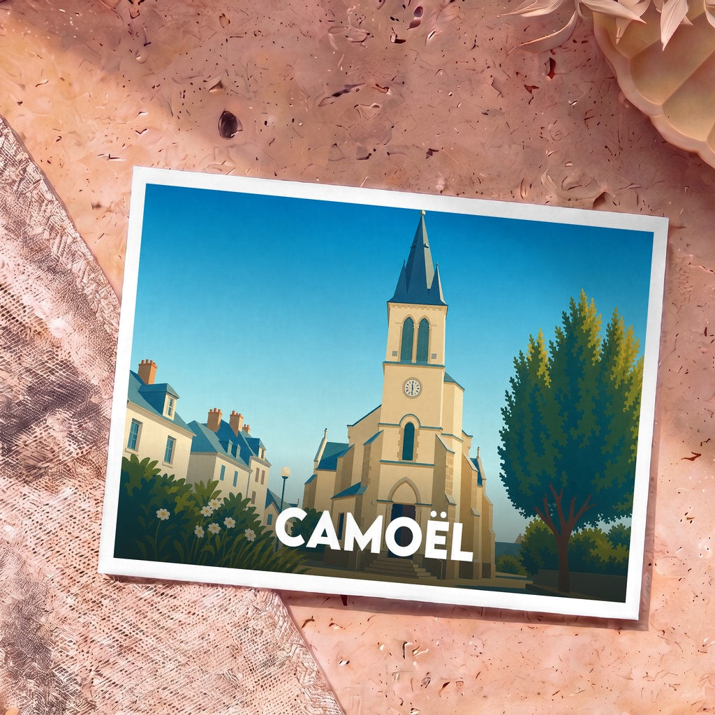 Carte postale souvenir de la ville de Camoël avec une illustration stylisée de son église et de ses maisons.