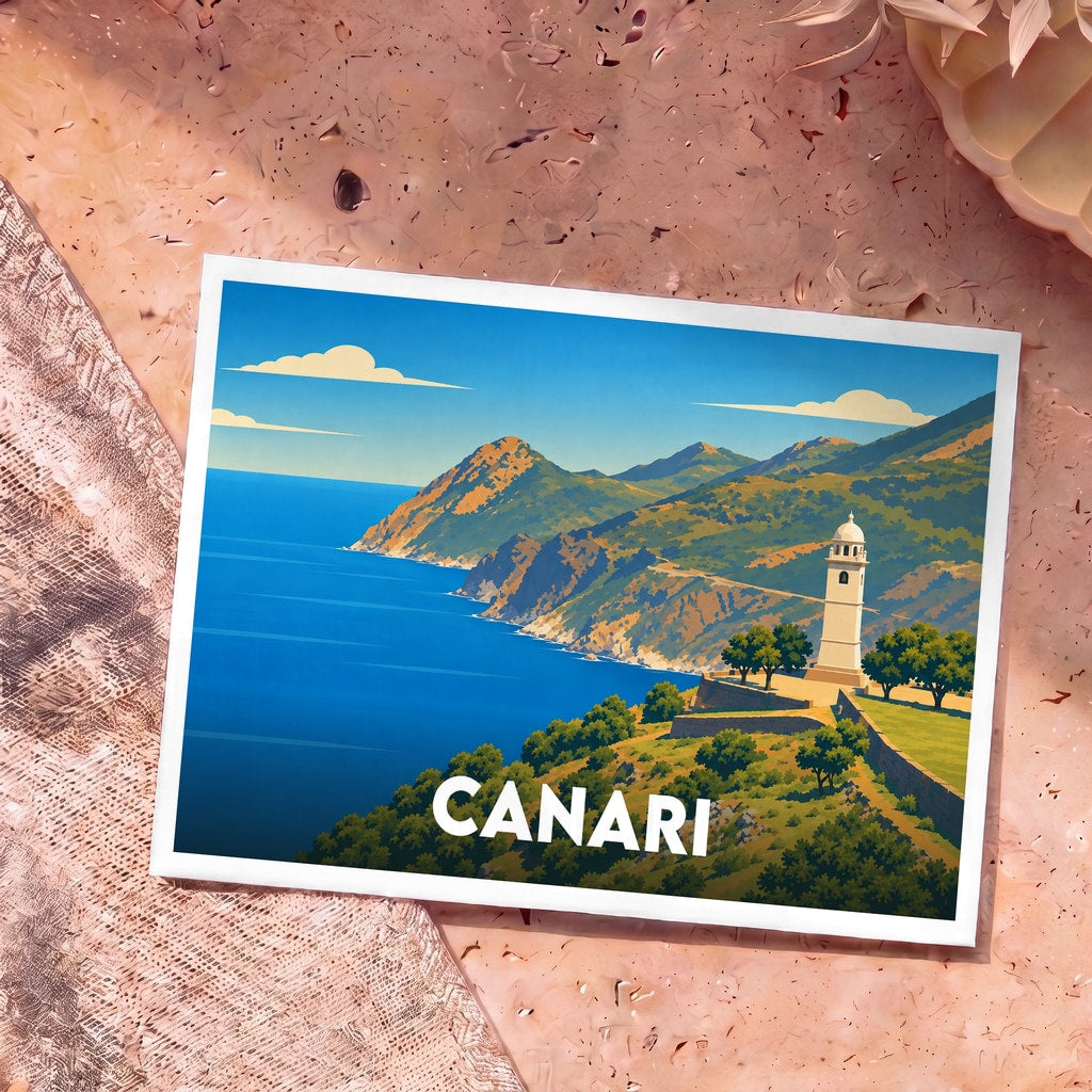 Carte postale souvenir de la ville de Canari avec une illustration stylisée d'un paysage côtier corse.