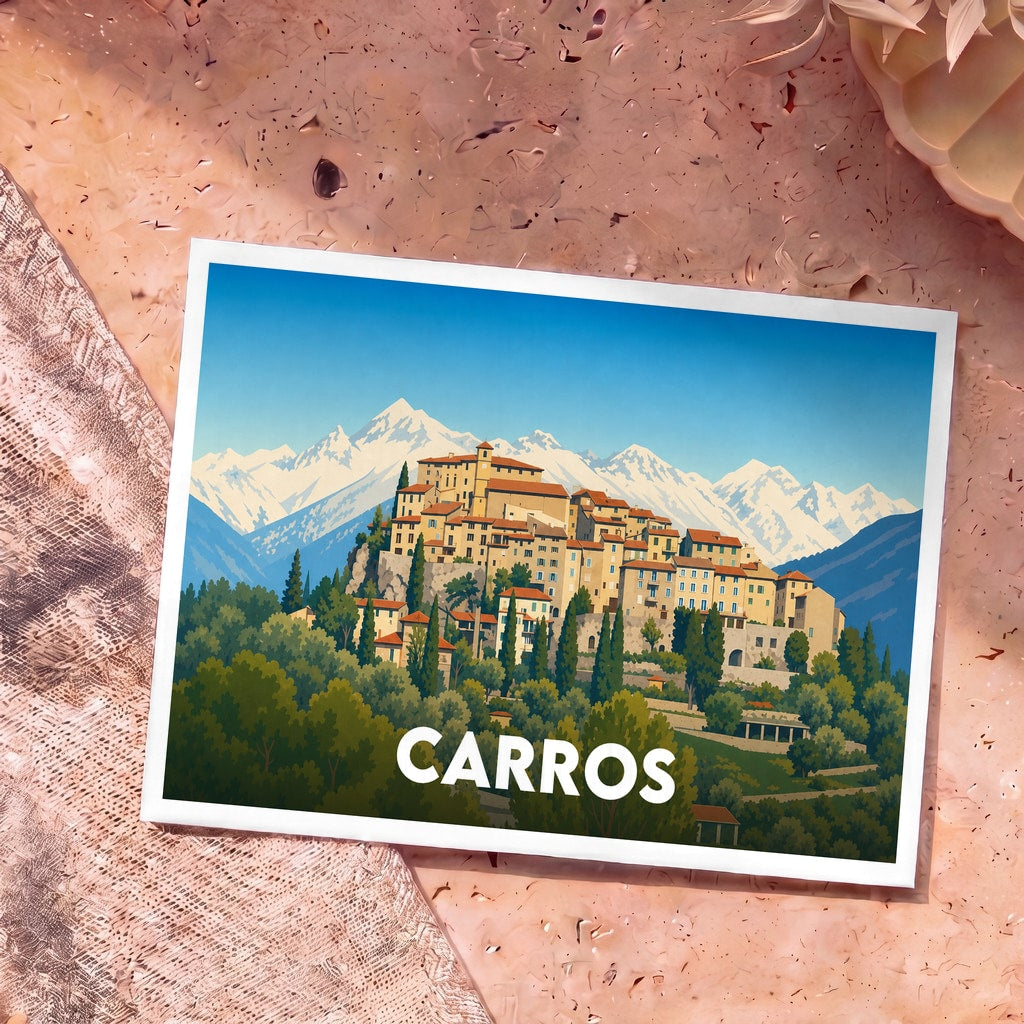 Carte postale souvenir de la ville de Carros illustrant son village perché devant des montagnes enneigées.