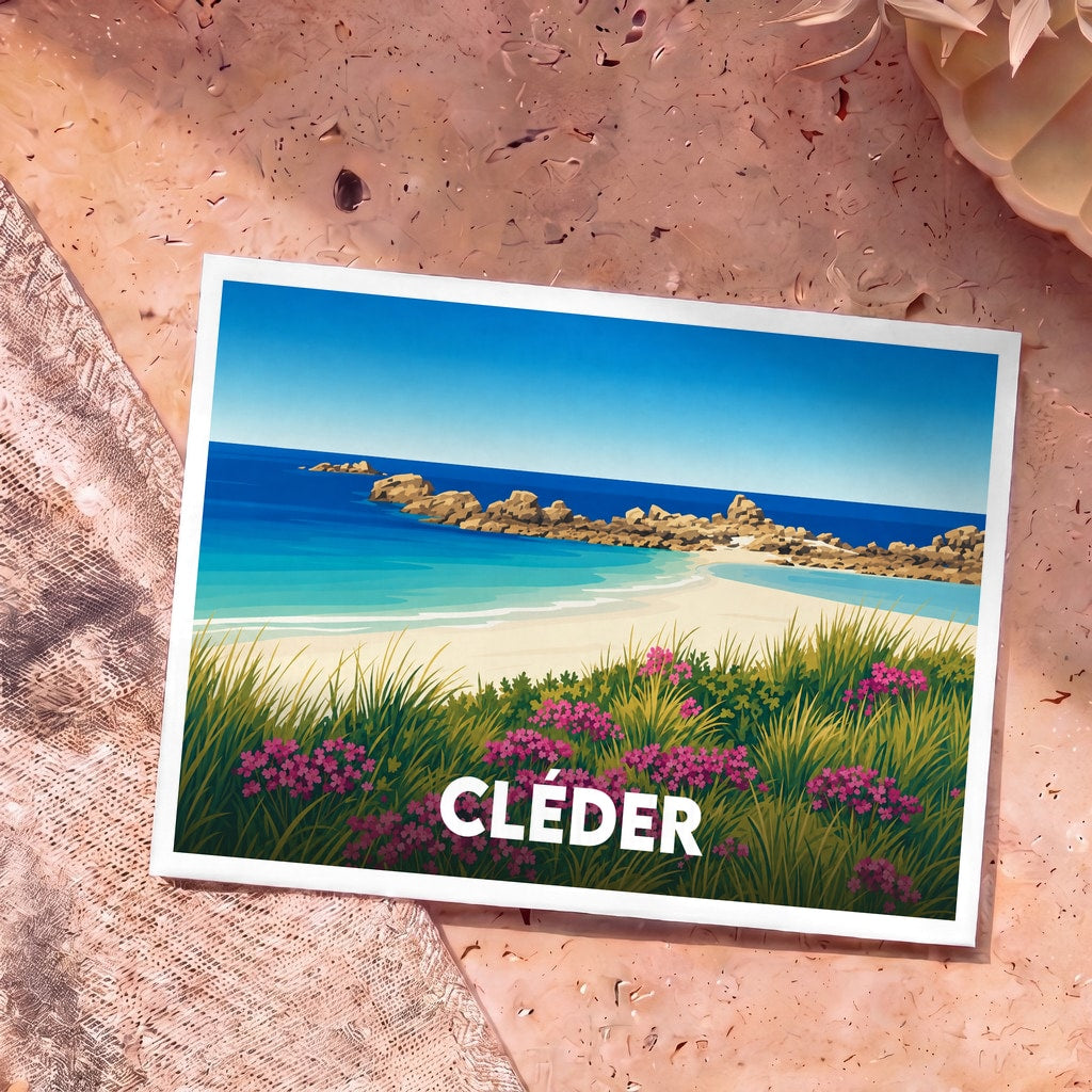 Carte postale souvenir de la ville de Cléder illustrant une plage sauvage bordée de fleurs et de rochers.