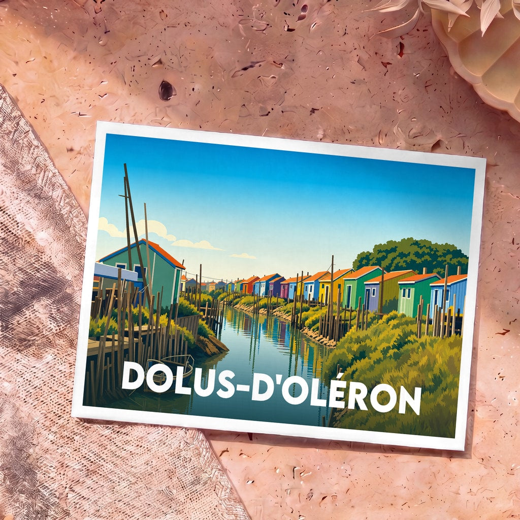 Carte postale souvenir de Dolus-d'Oléron illustrant des cabanes ostréicoles colorées au bord d'un chenal.