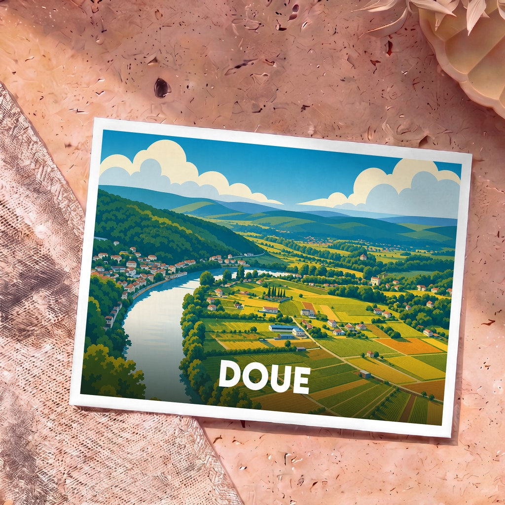 Carte postale souvenir de la ville de Doue avec une illustration stylisée d'un paysage de vallée verdoyante.