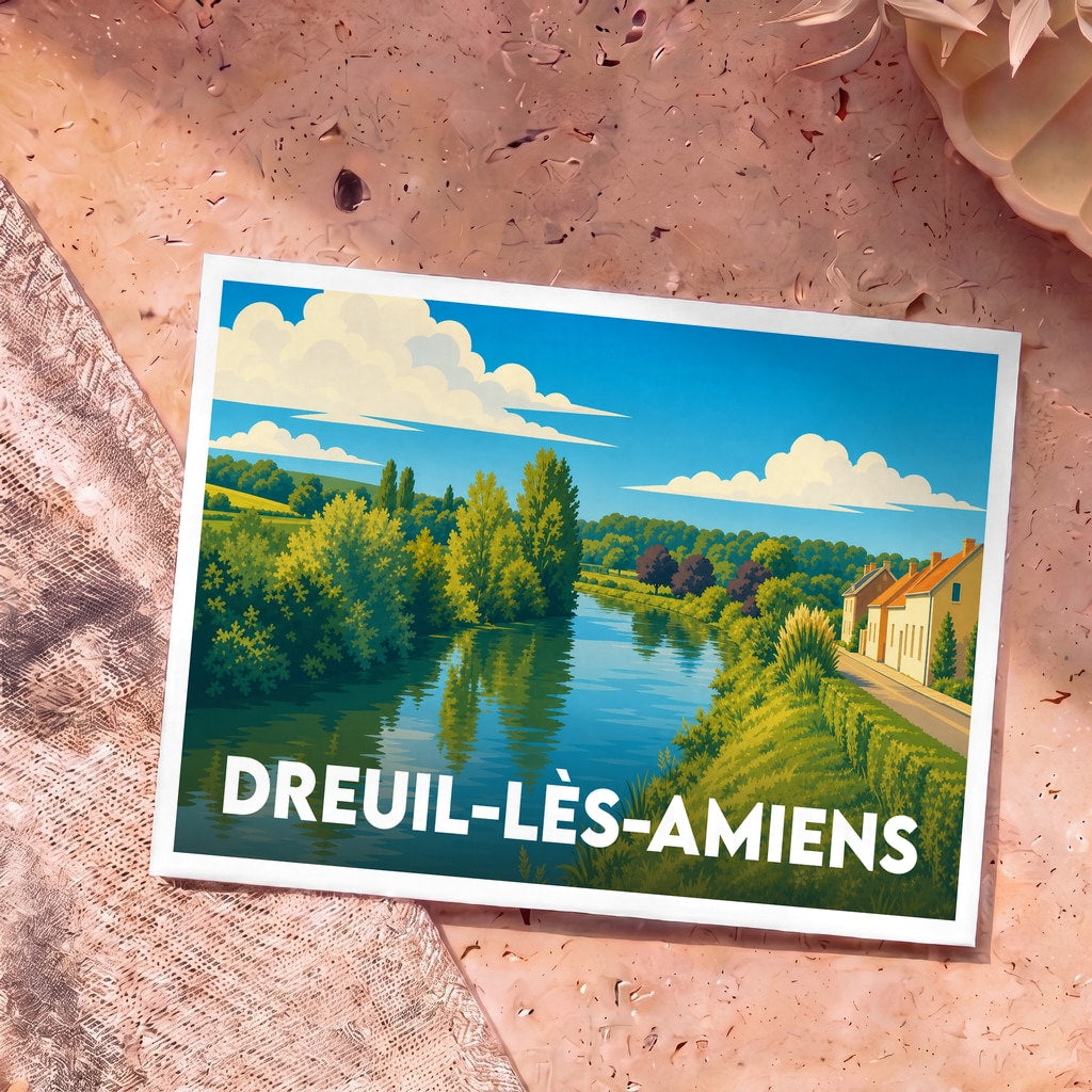Carte postale souvenir de la ville de Dreuil-lès-Amiens illustrant un paysage de rivière bordé de maisons et de verdure.