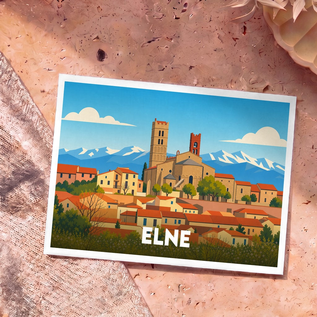 Carte postale souvenir de la ville d'Elne avec une illustration stylisée de sa cathédrale face aux montagnes.