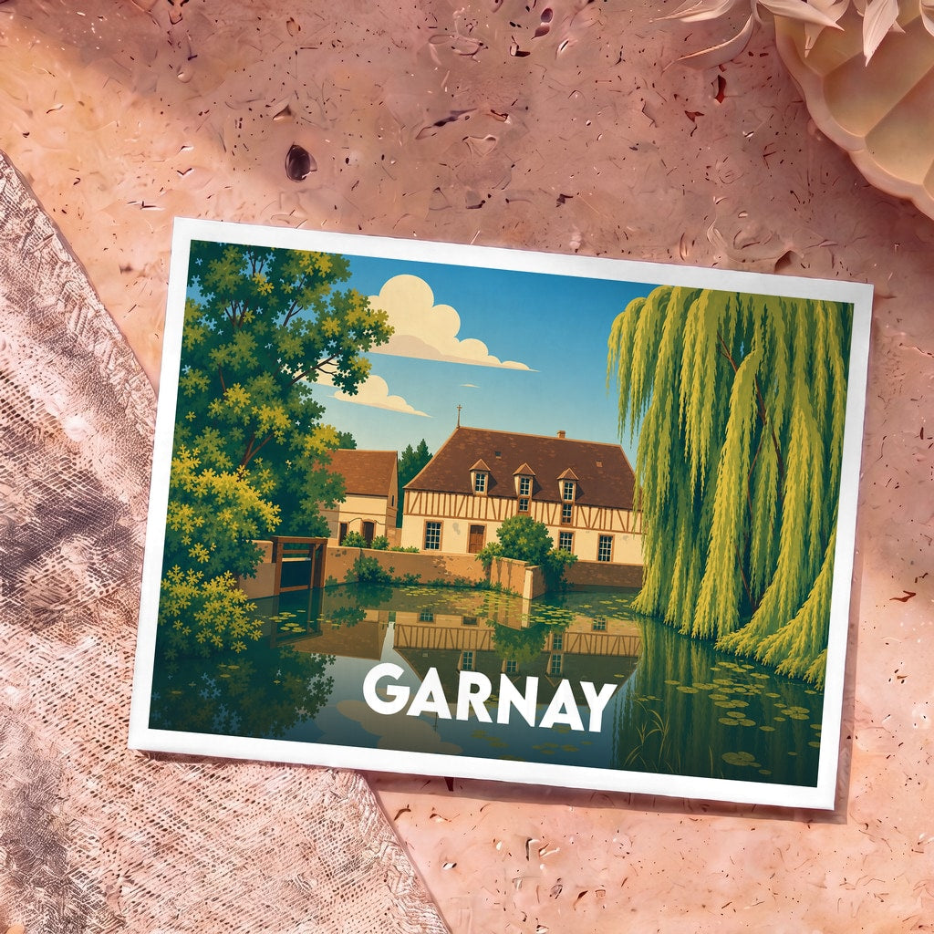 Carte postale souvenir de la ville de Garnay avec une illustration stylisée d'un manoir au bord de l'eau.