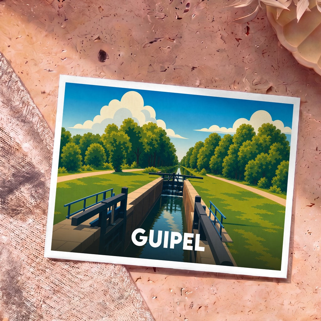 Carte postale souvenir de la ville de Guipel avec une illustration stylisée d'une écluse sur un canal bordé d'arbres.