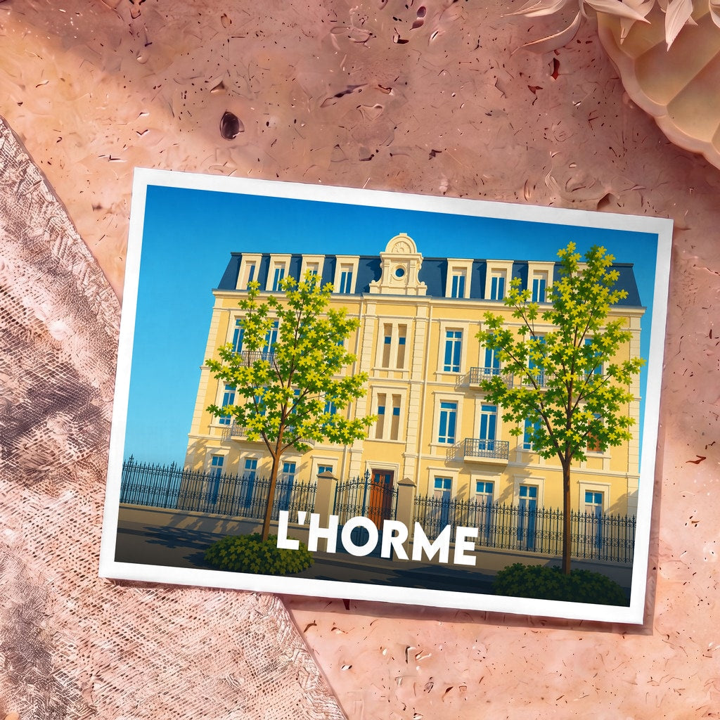 Carte postale souvenir de la ville de L'Horme représentant une grande demeure bourgeoise illustrée.