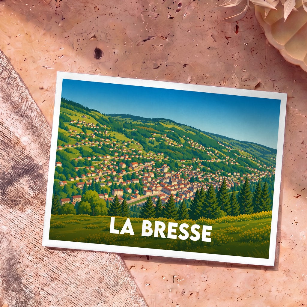 Carte postale souvenir de la ville de La Bresse avec une illustration stylisée de son paysage montagneux.