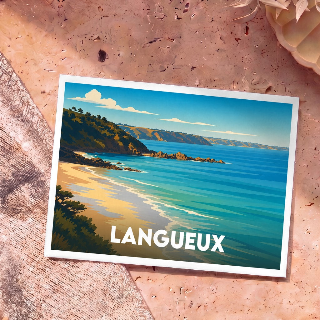 Carte postale souvenir de la ville de Langueux avec une illustration stylisée de son littoral et de sa plage.