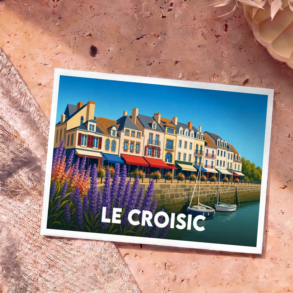 Carte postale souvenir de la ville de Le Croisic présentant une illustration stylisée de son port et de ses façades colorées.