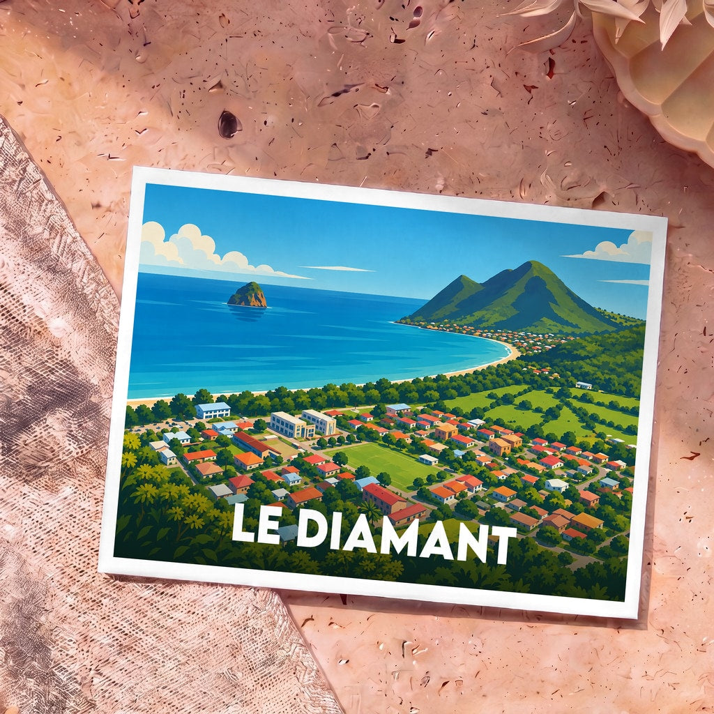 Carte postale souvenir de la ville de Le Diamant avec une illustration stylisée de sa baie et du célèbre rocher.