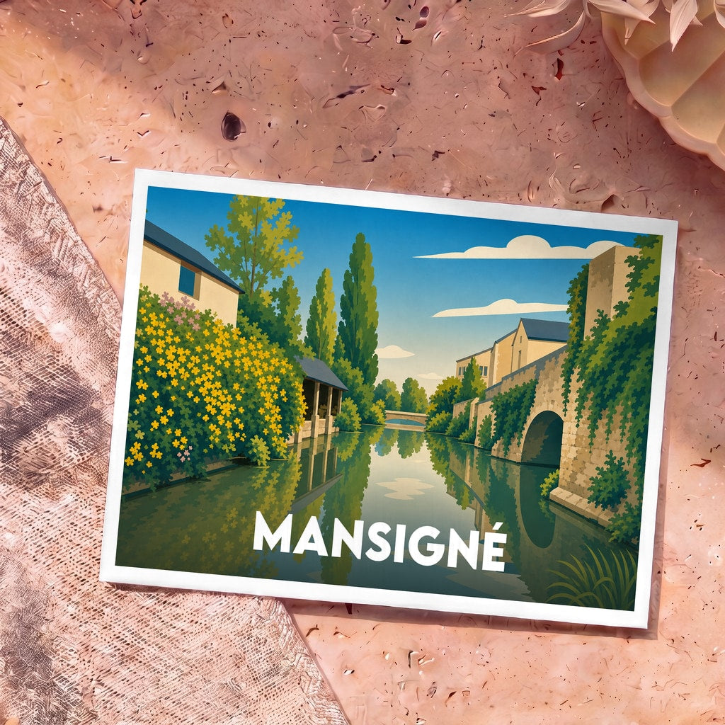 Carte postale souvenir de la ville de Mansigné avec une illustration stylisée d'une rivière bordée de maisons et de verdure.