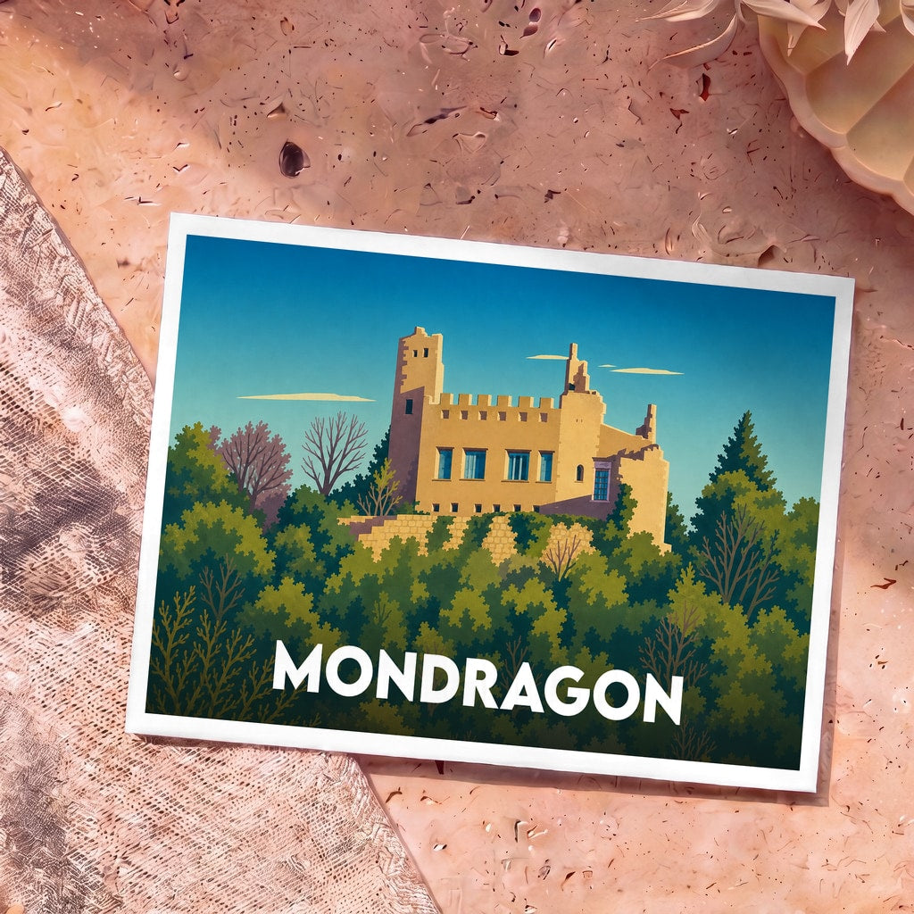 Carte postale souvenir de la ville de Mondragon avec une illustration stylisée de son château.