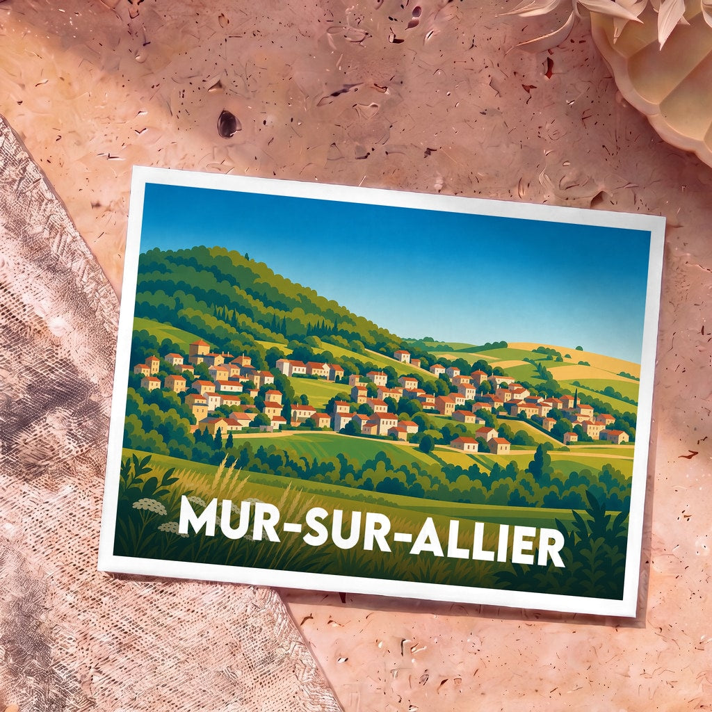 Carte postale souvenir de la ville de Mur-sur-Allier illustrée d'un village pittoresque niché dans des collines verdoyantes.
