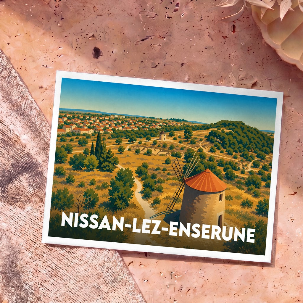 Carte postale souvenir de la ville de Nissan-lez-Enserune avec une illustration stylisée de moulins à vent dans un paysage vallonné.