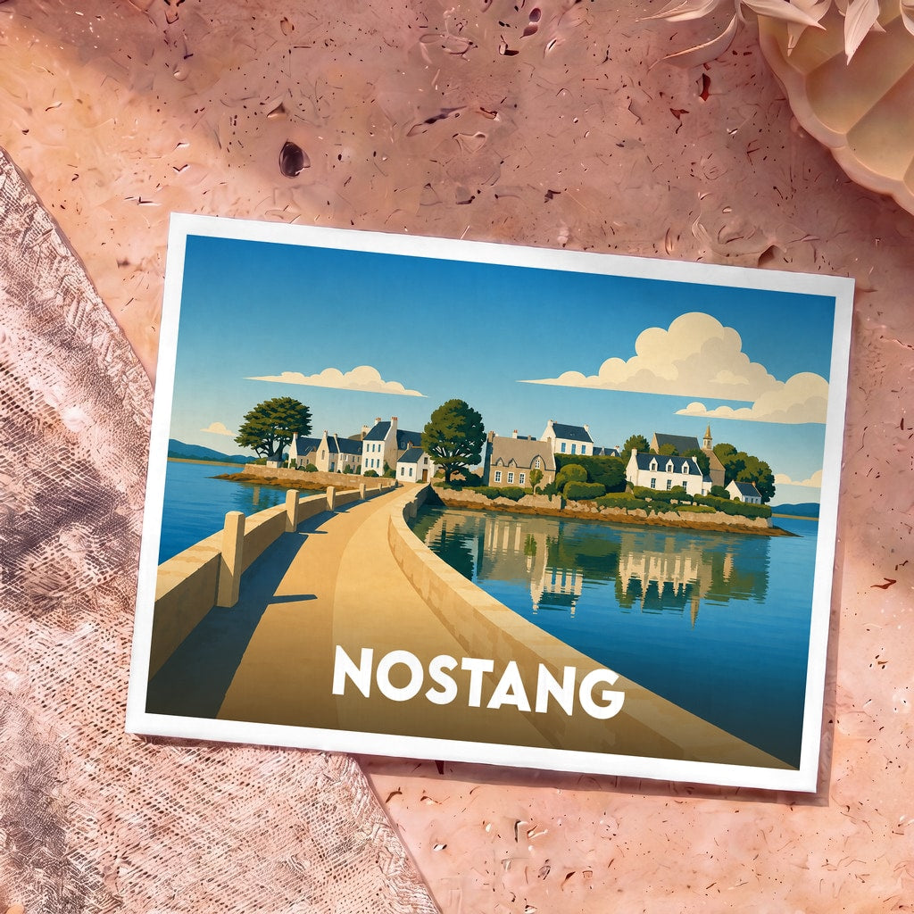 Carte postale souvenir de la ville de Nostang avec une illustration stylisée d'un pont menant au village bordé par l'eau.