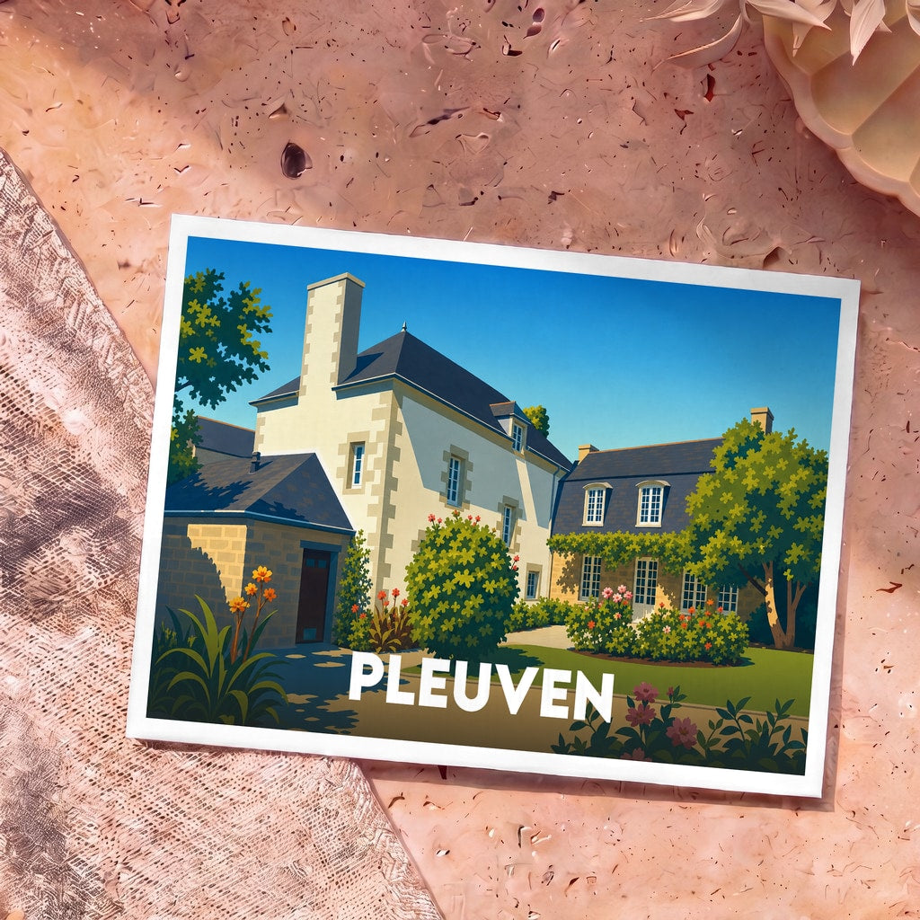 Carte postale souvenir de la ville de Pleuven avec une illustration stylisée d'une maison traditionnelle bretonne.