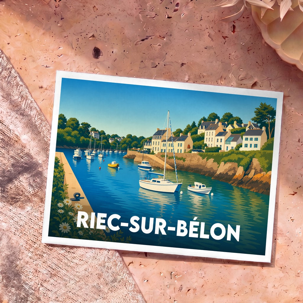 Carte postale souvenir de la ville de Riec-sur-Bélon avec une illustration stylisée de son port.