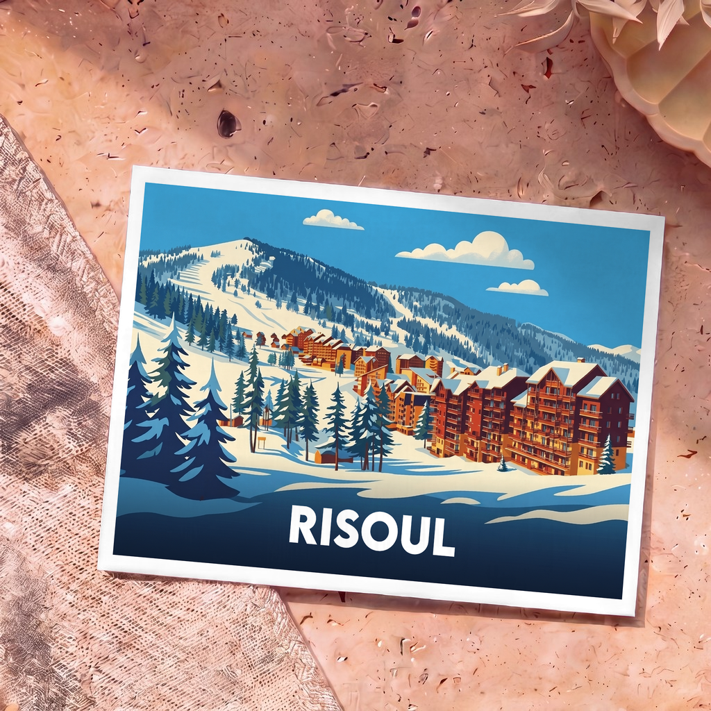 Carte postale souvenir de la ville de Risoul avec une illustration stylisée d'une station de ski enneigée.