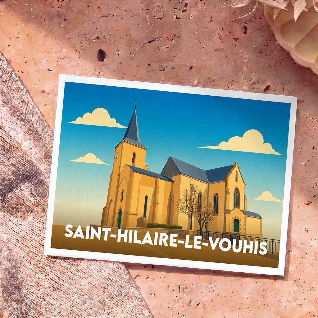 Carte postale souvenir de la ville de Saint-Hilaire-le-Vouhis avec une illustration stylisée de son église.