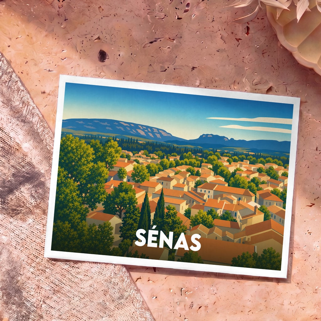 Carte postale souvenir de la ville de Sénas avec une illustration stylisée de ses toits provençaux et des collines environnantes.
