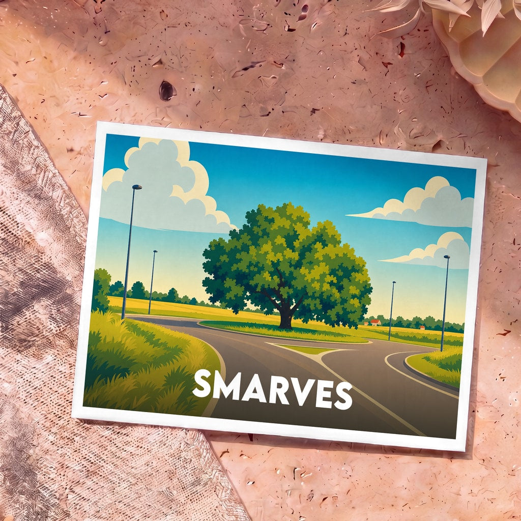 Carte postale souvenir de la ville de Smarves avec une illustration stylisée représentant un grand arbre au bord d'une route.
