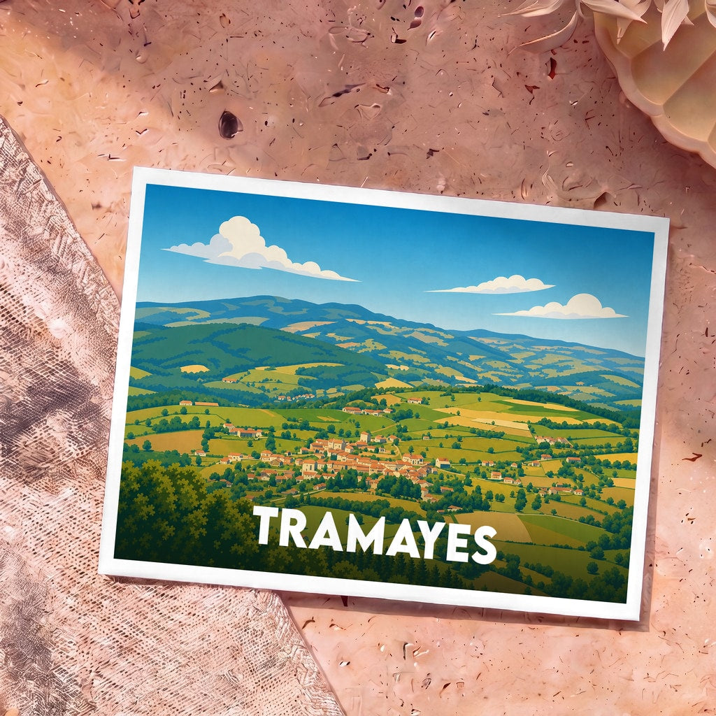 Carte postale souvenir de la ville de Tramayes avec une illustration stylisée de son paysage vallonné.