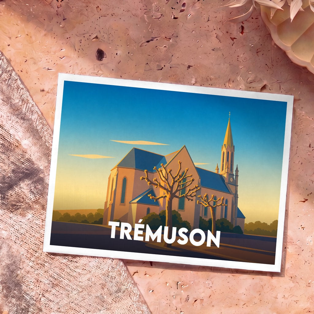 Carte postale souvenir de la ville de Trémuson avec une illustration stylisée de son église au coucher du soleil.