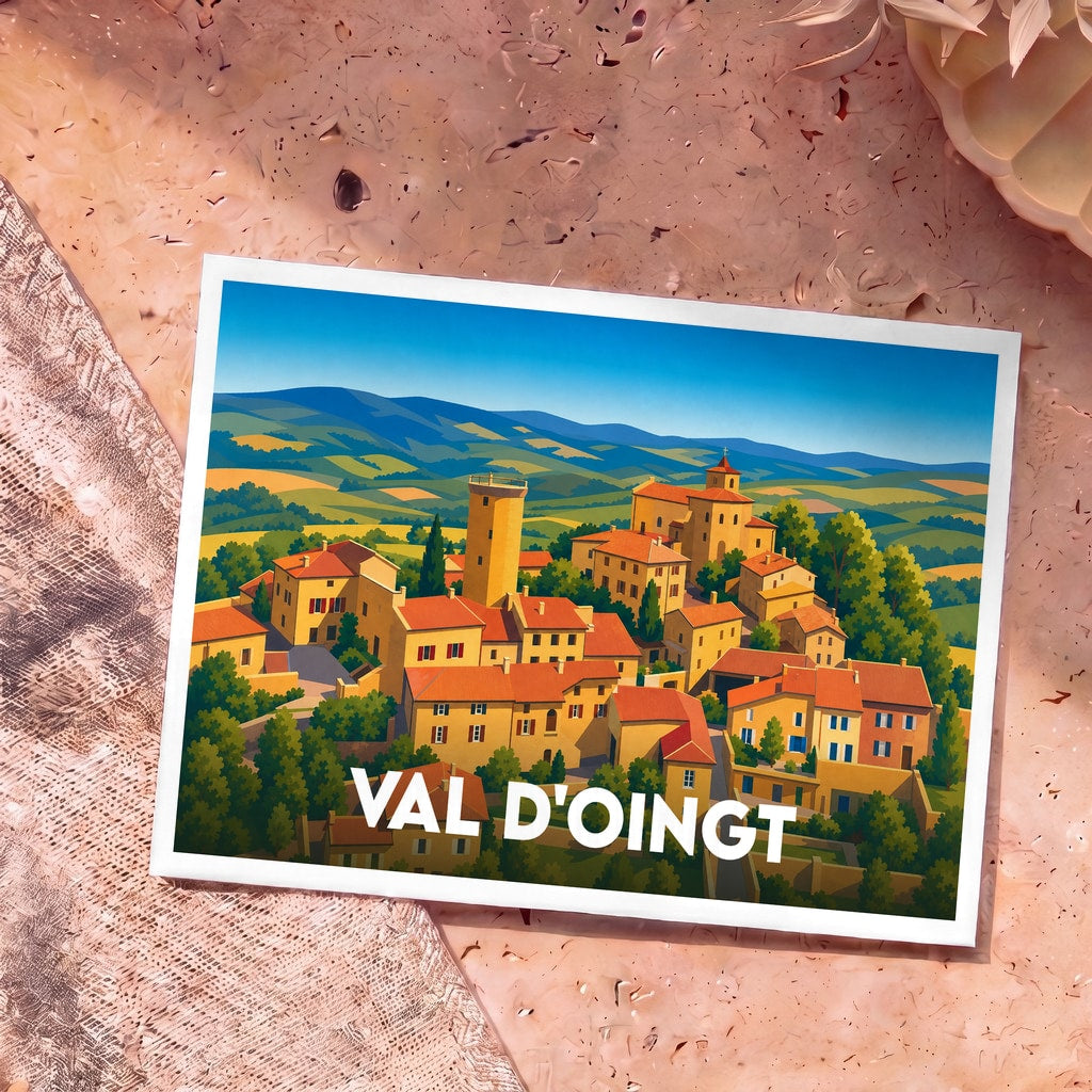 Carte postale souvenir de la ville de Val d'Oingt avec une illustration stylisée et colorée du village médiéval.