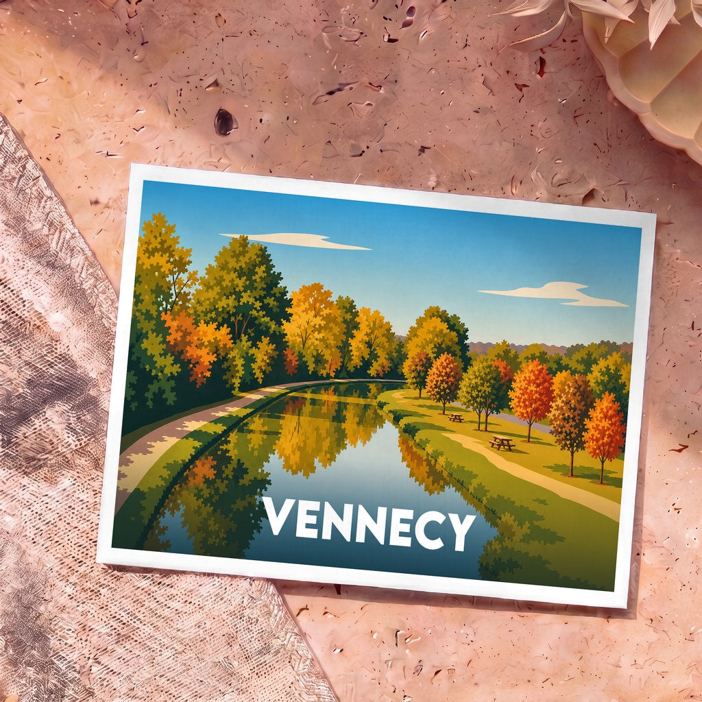 Carte postale souvenir de la ville de Vennecy illustrant un canal bordé d'arbres aux couleurs d'automne.
