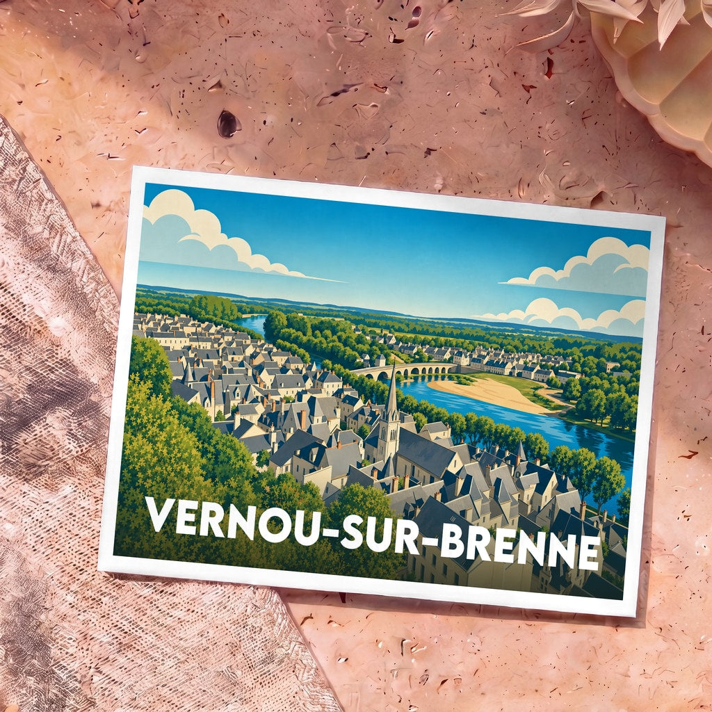 Carte postale souvenir de la ville de Vernou-sur-Brenne avec une illustration stylisée d'un paysage urbain au bord d'une rivière.