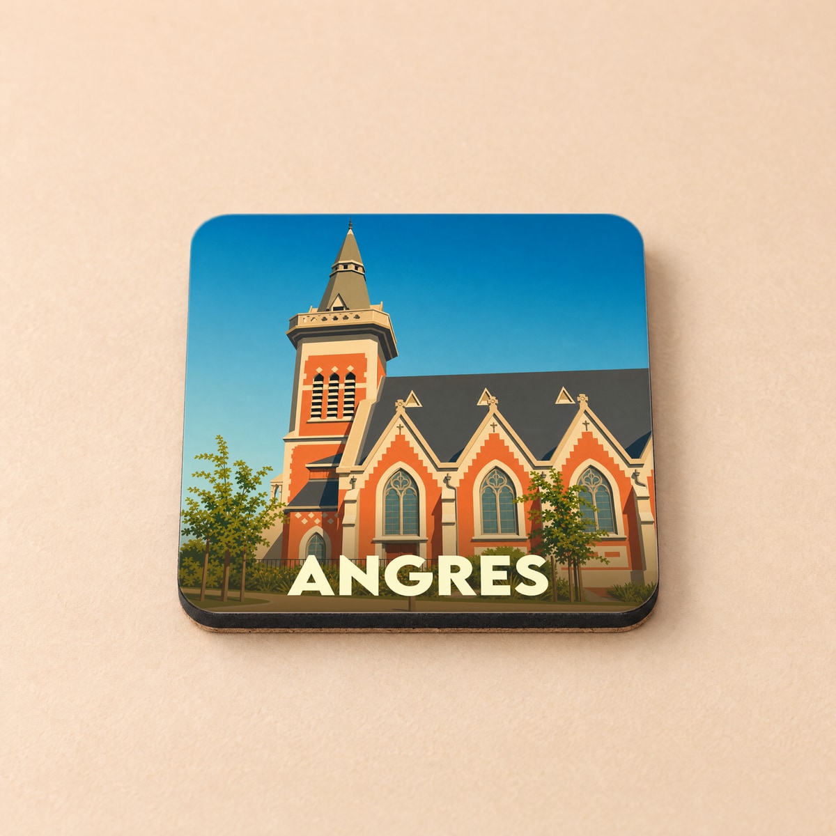 Dessous de verre souvenir de la ville de Angres avec une illustration stylisée d'une église.