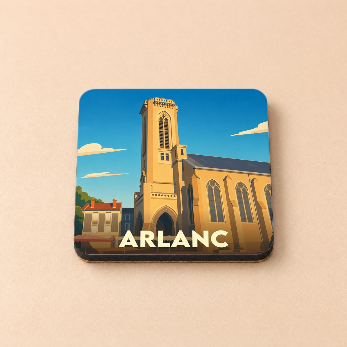Dessous de verre souvenir de la ville d'Arlanc illustré par une église stylisée sous un ciel bleu.