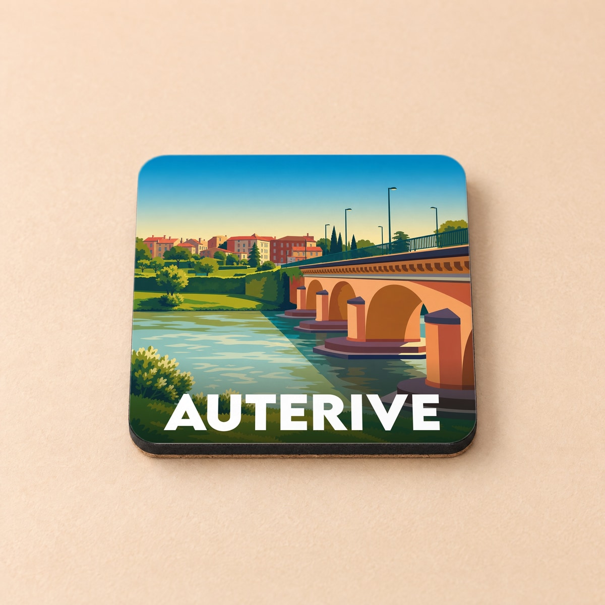 Dessous de verre souvenir de la ville d'Auterive illustré d'un pont enjambant une rivière dans un style graphique épuré.