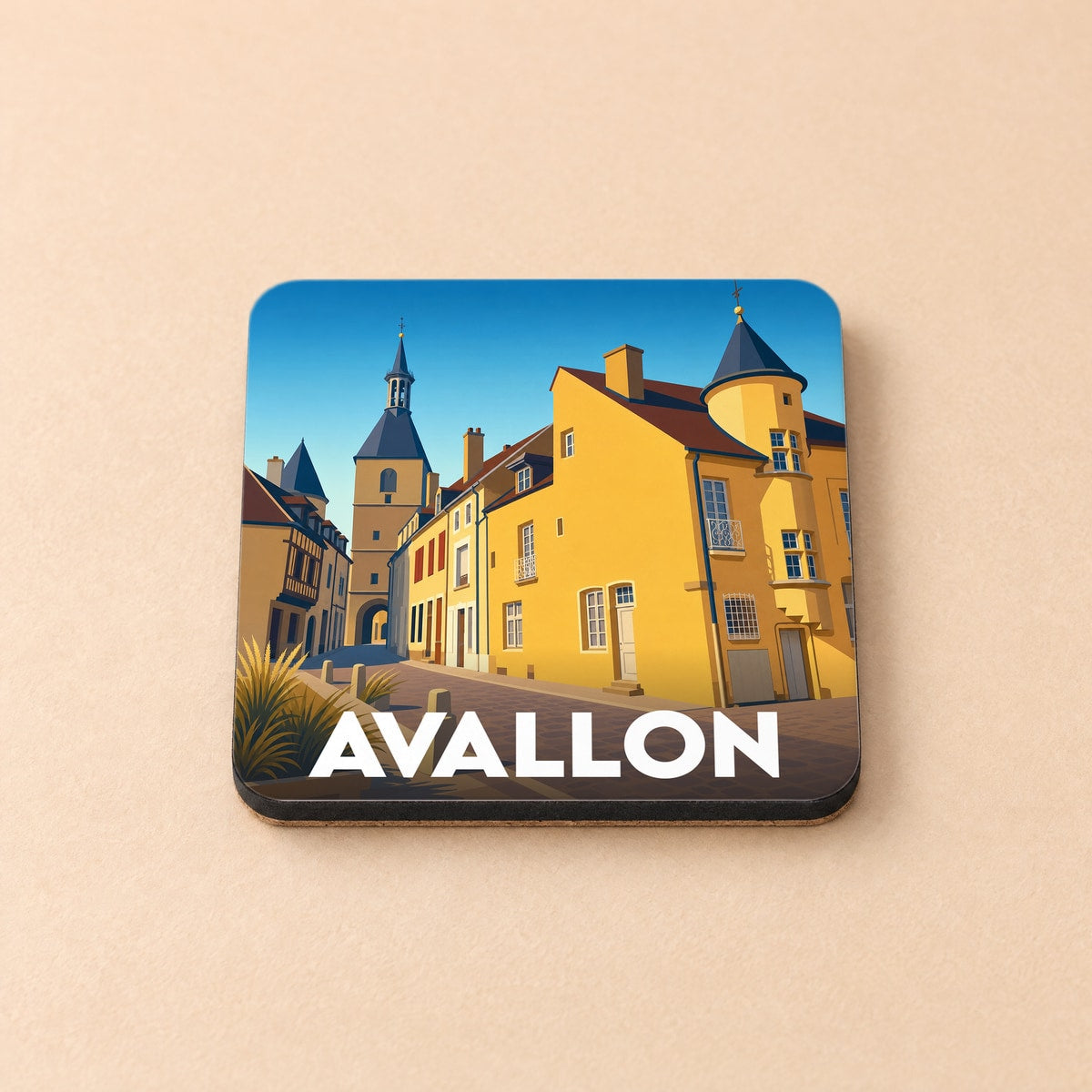 Dessous de verre souvenir de la ville d'Avallon avec une illustration stylisée de ses bâtiments historiques.