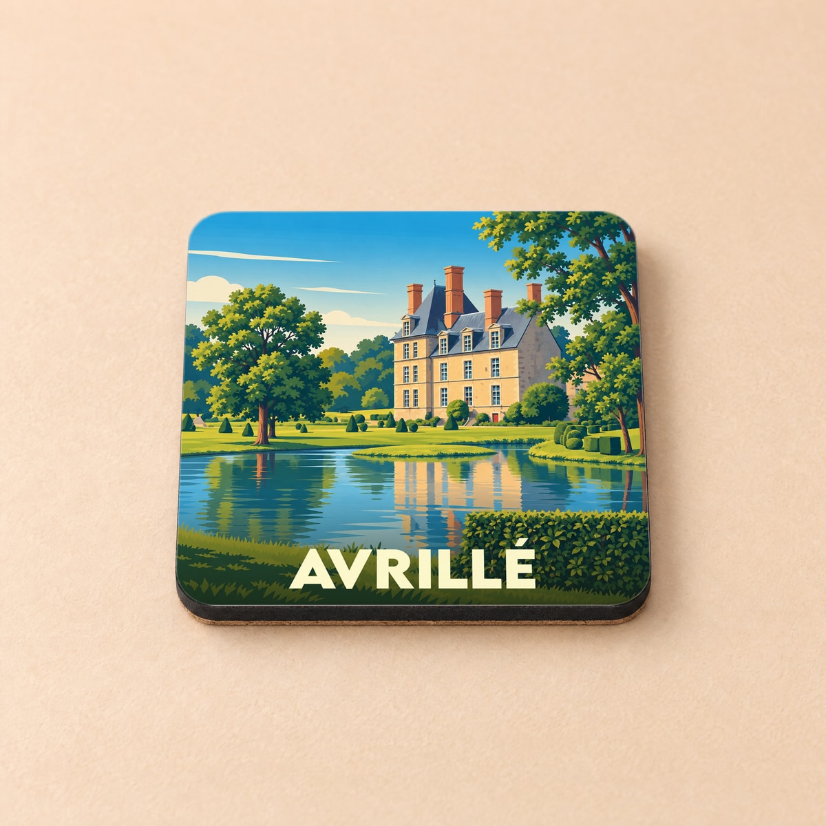 Dessous de verre souvenir de la ville d'Avrillé avec une illustration stylisée d'un château au bord de l'eau.