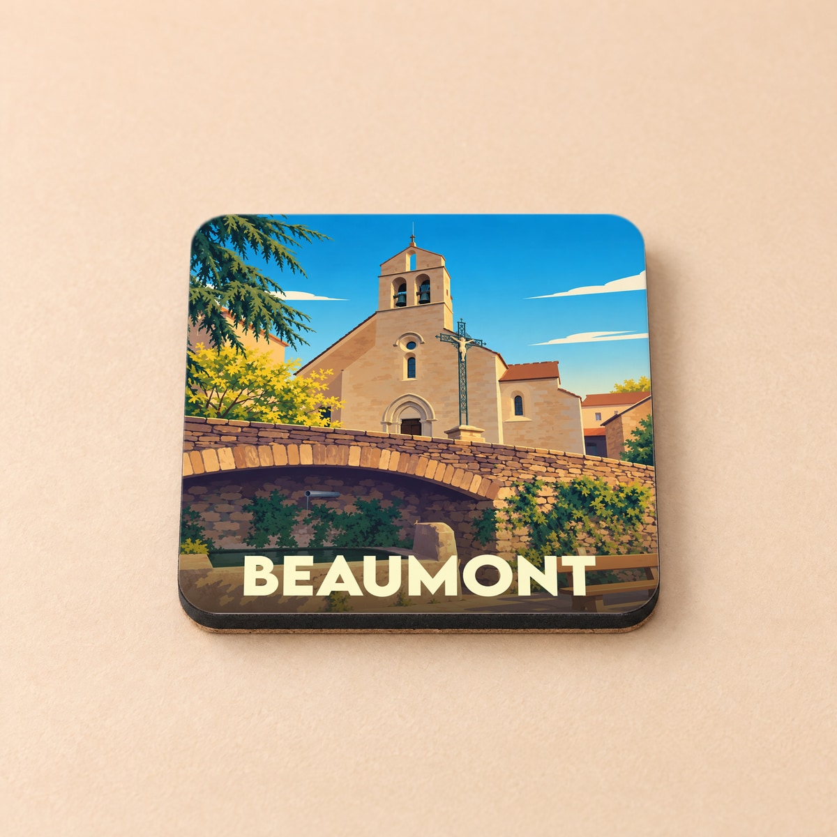 Dessous de verre souvenir de la ville de Beaumont avec une illustration stylisée de son église et de son pont en pierre.