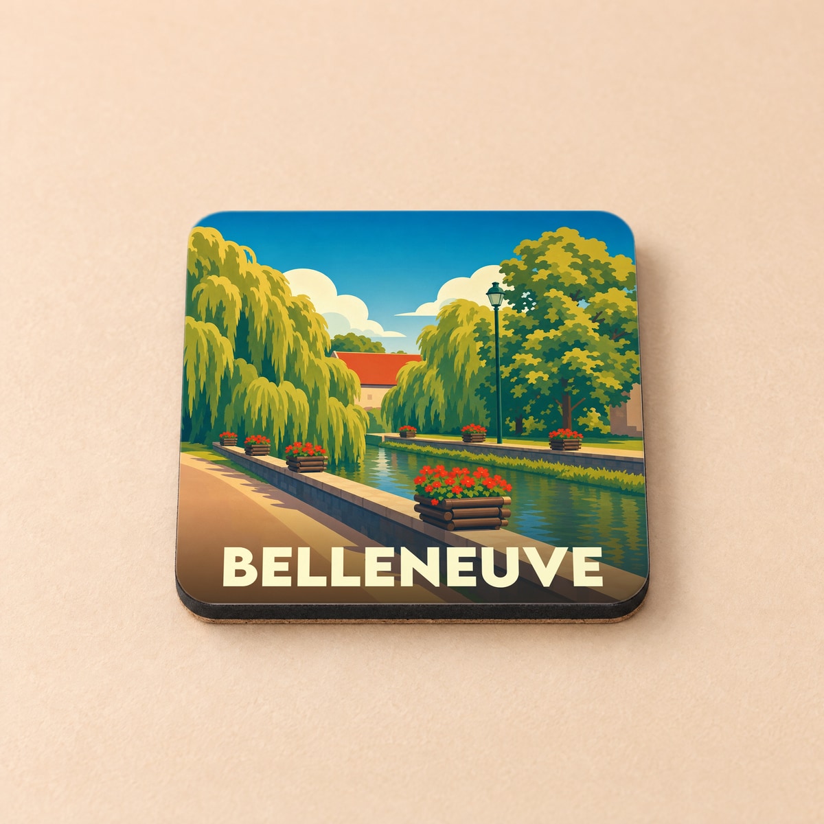 Dessous de verre souvenir de la ville de Belleneuve avec une illustration stylisée d'un canal fleuri.