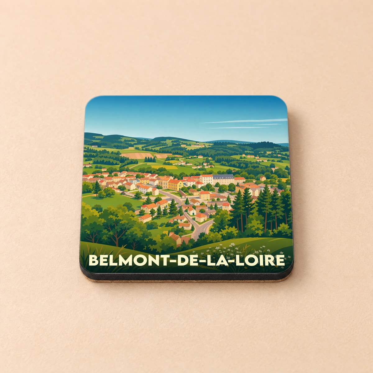 Dessous de verre souvenir de Belmont-de-la-Loire illustré d'un paysage de campagne vallonné.
