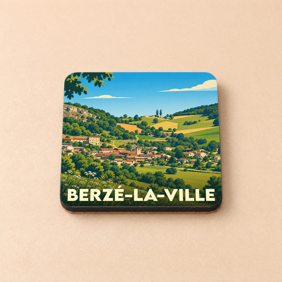 Dessous de verre souvenir de la ville de Berzé-la-Ville avec une illustration paysagère stylisée.