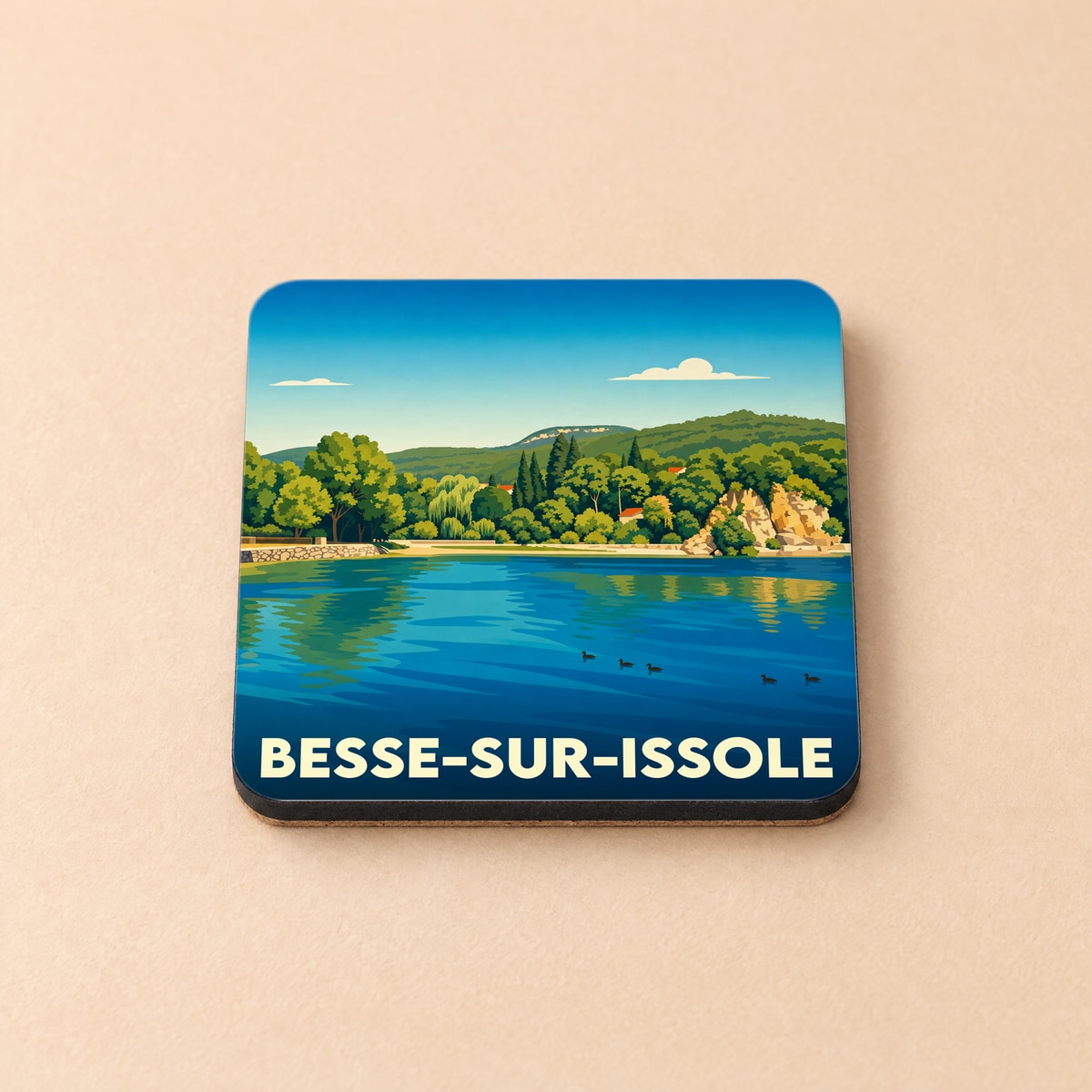 Dessous de verre souvenir de la ville de Besse-sur-Issole avec une illustration stylisée de son lac.