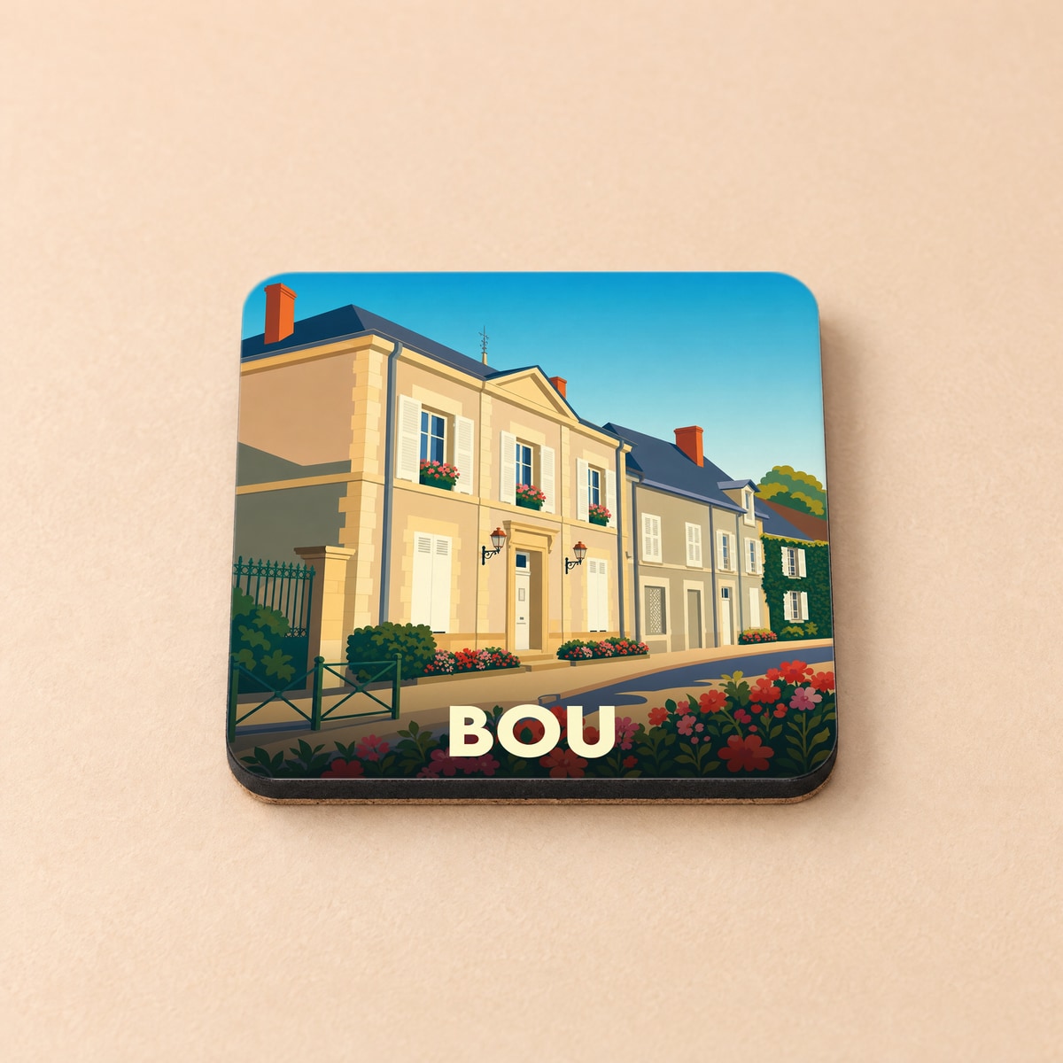 Dessous de verre souvenir de la ville de Bou avec une illustration stylisée de maisons fleuries.