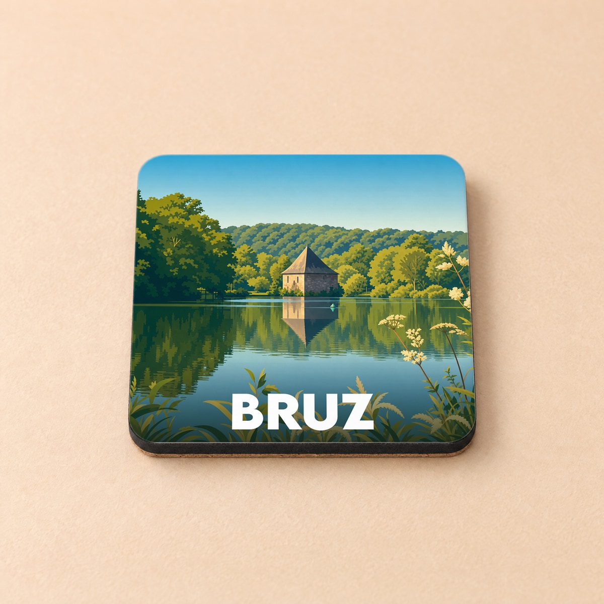 Dessous de verre souvenir de la ville de Bruz avec une illustration stylisée d'un bâtiment se reflétant dans l'eau.