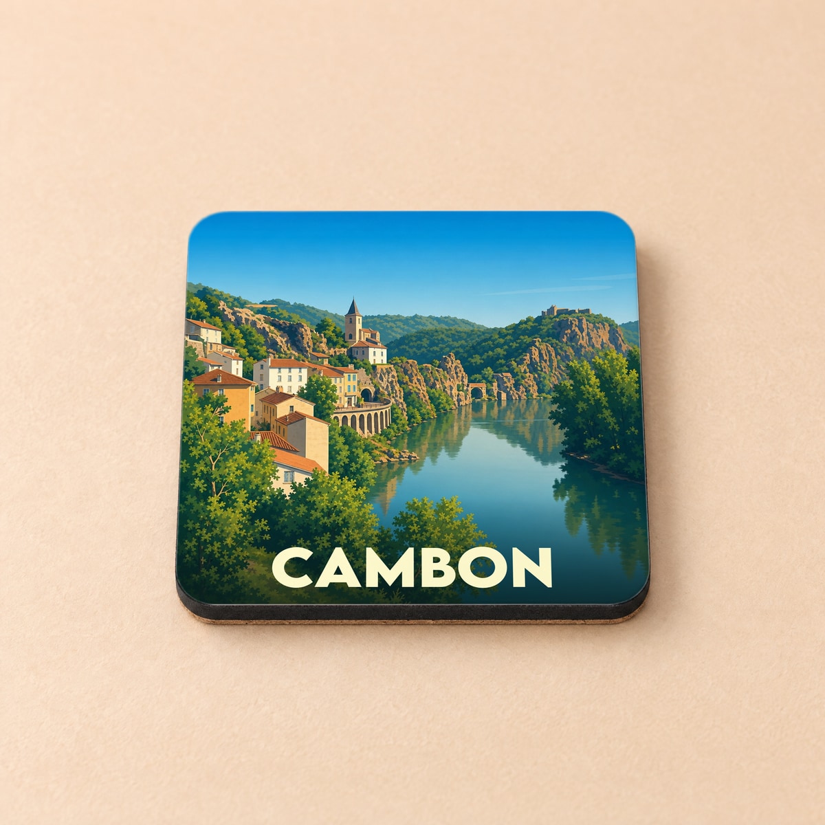 Dessous de verre souvenir de la ville de Cambon avec une illustration stylisée d'un paysage fluvial.