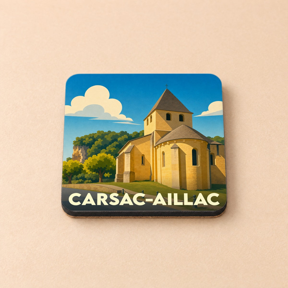 Dessous de verre souvenir de la ville de Carsac-Aillac avec une illustration stylisée de son église romane.