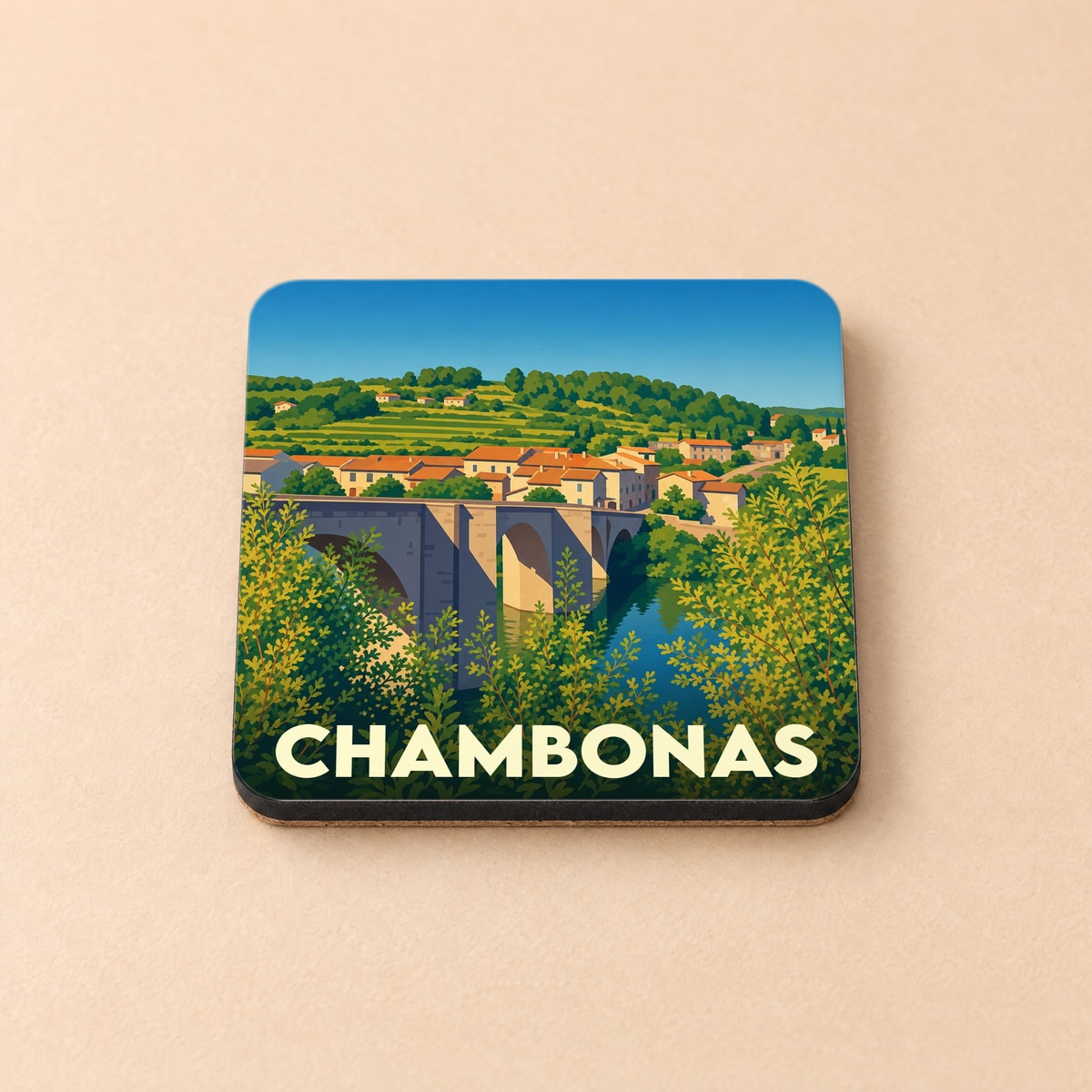 Dessous de verre souvenir de la ville de Chambonas avec une illustration stylisée.
