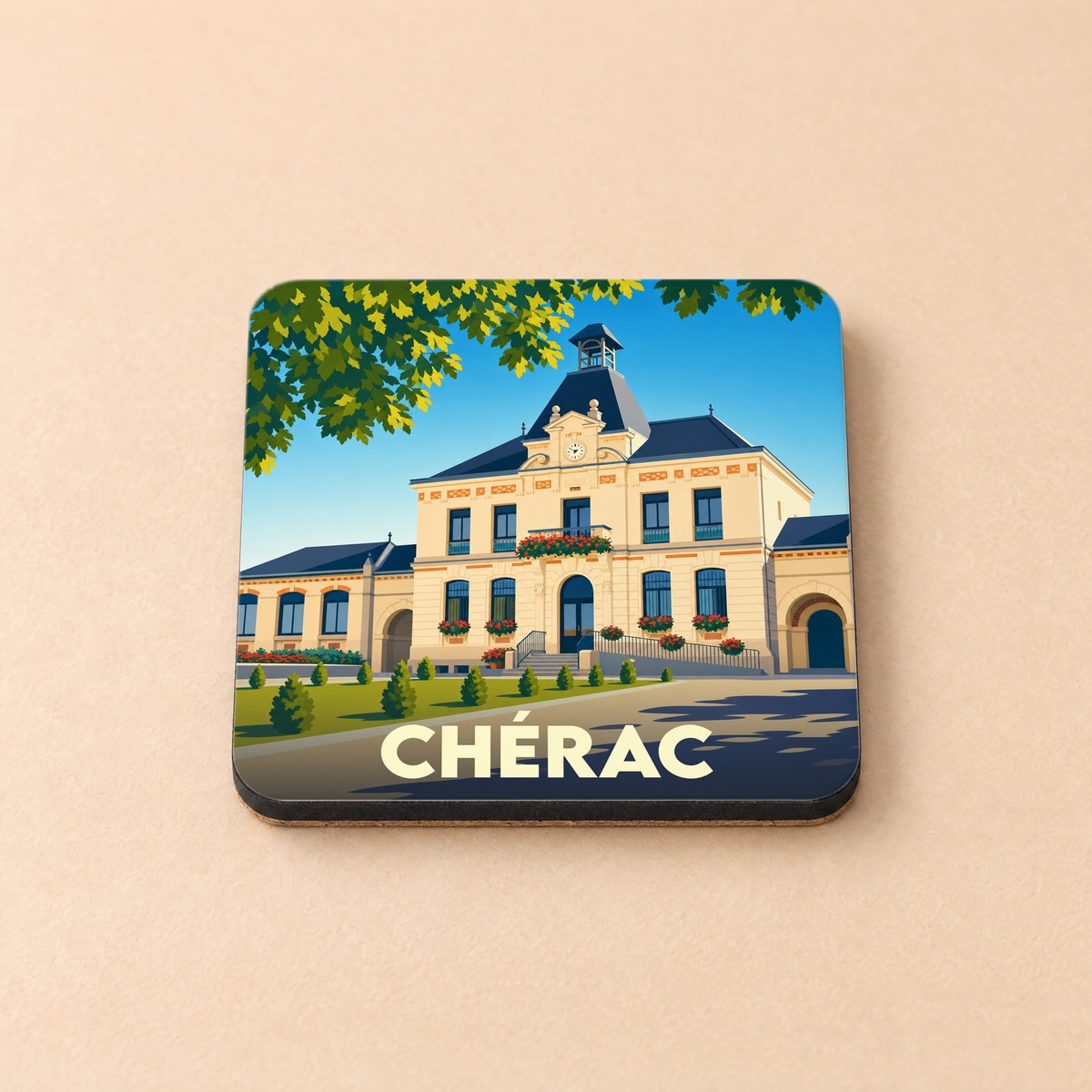 Dessous de verre souvenir de la ville de Chérac avec une illustration stylisée de sa mairie.
