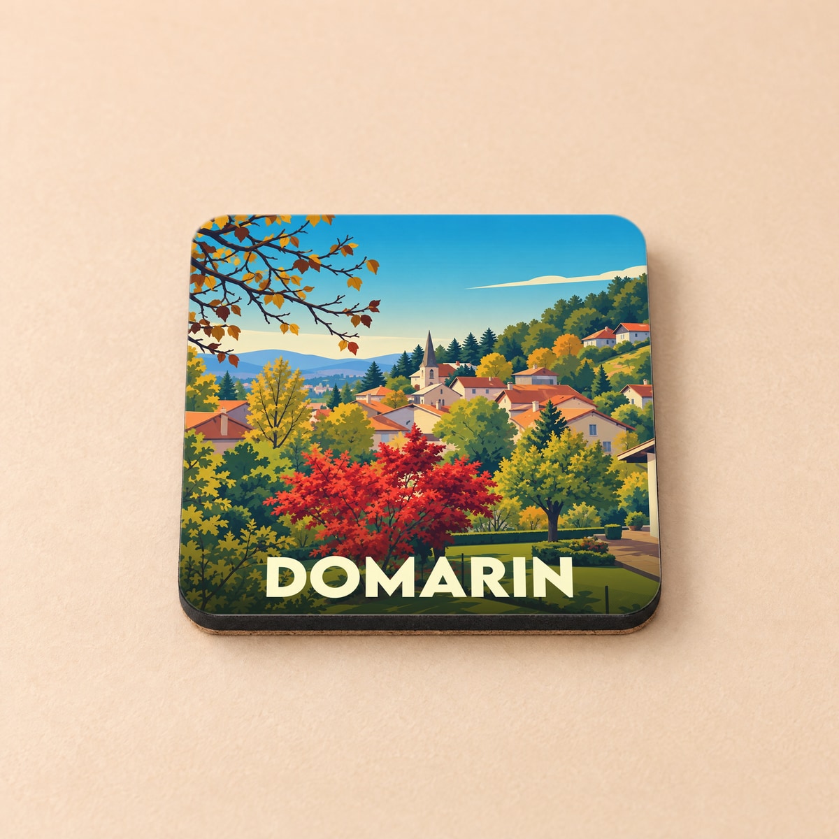 Dessous de verre souvenir de la ville de Domarin avec une illustration stylisée d'un paysage d'automne.