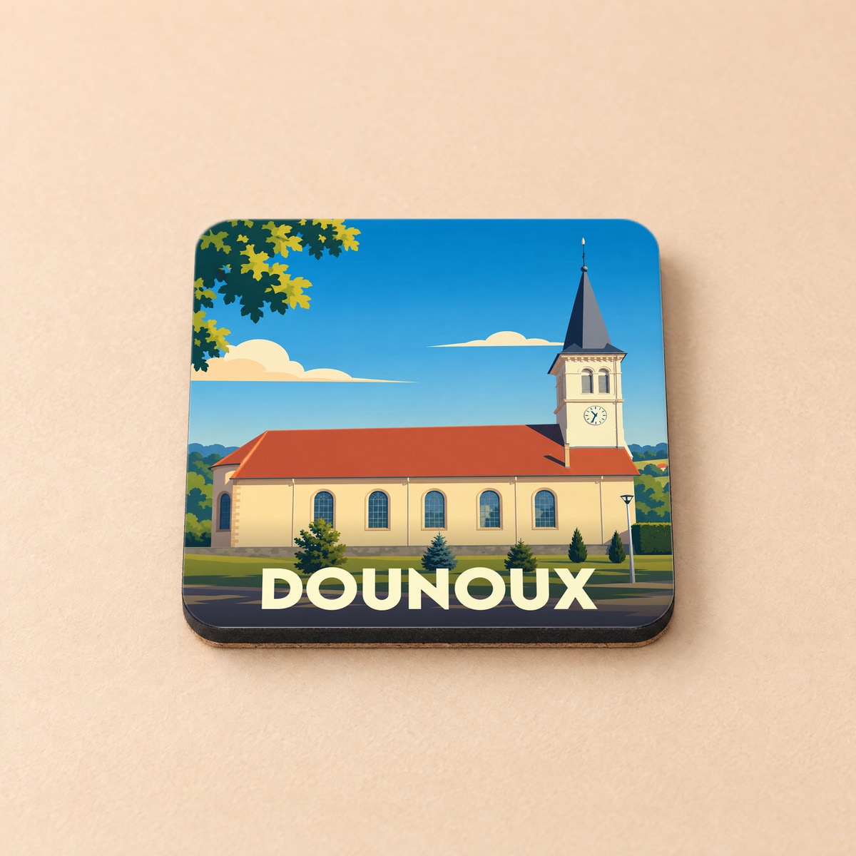 Dessous de verre souvenir de la ville de Dounoux avec une illustration stylisée de son église.
